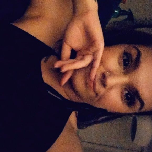 Meet your Posher, Noemie - Picture 1 of 1